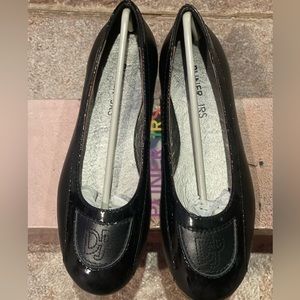 Girls’ Donald Pliner Black Flats NWOT 34